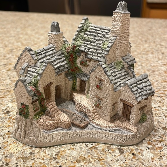 Other - David Winter Cottages Collectors Guild “The Fishermans Wharf” Issued 1983